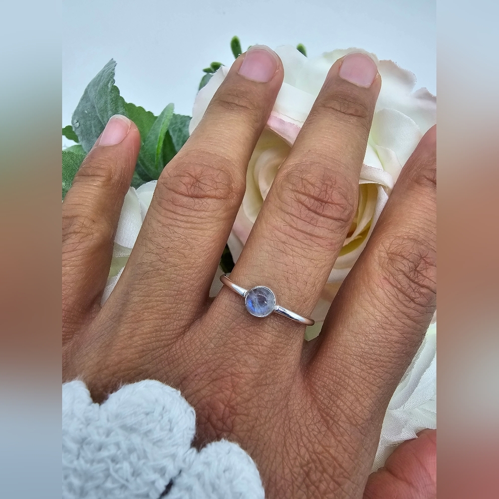 🥰 SIMPLE MOON RING - Picture 2 of 5